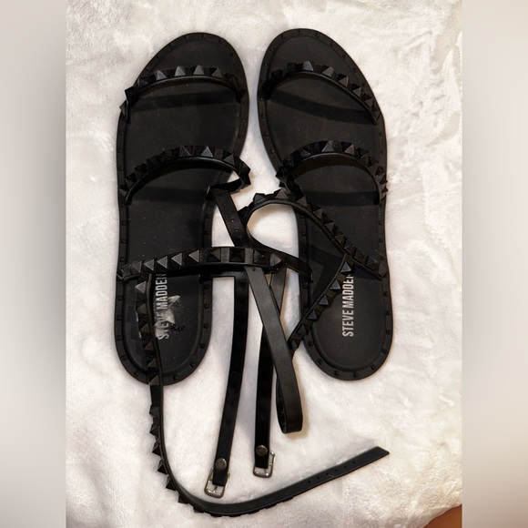 Brand NEW 🖤 “Steve Madden” sandals in Matte Black🖤. - Picture 4 of 6